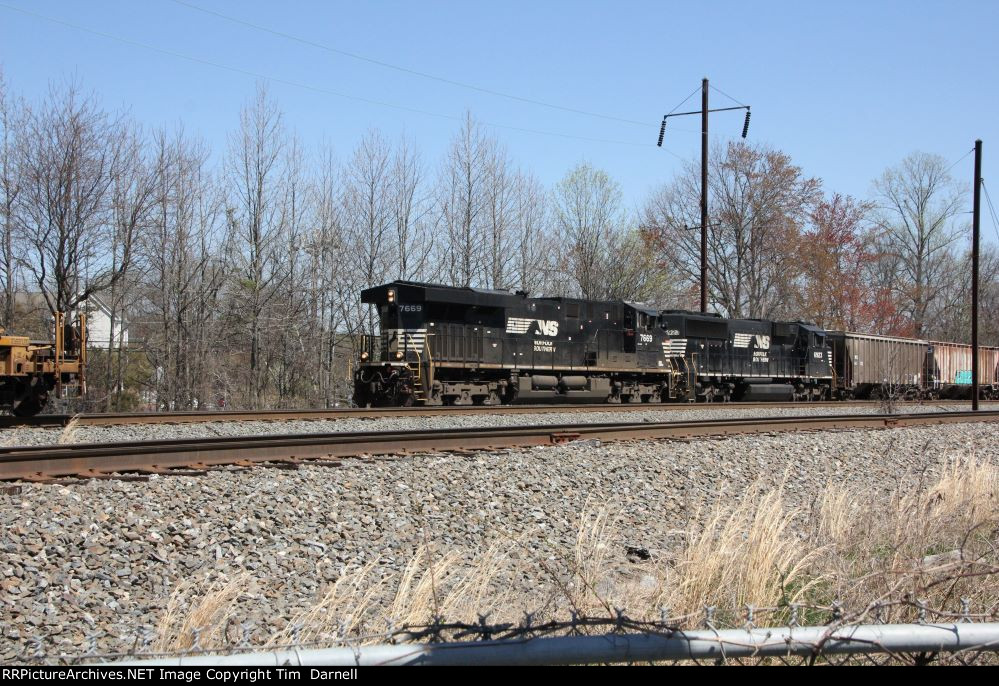 NS 7669, 6923 on H79